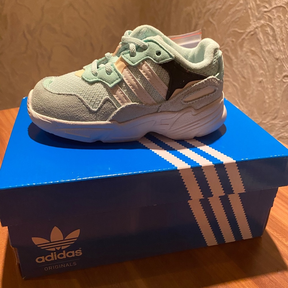Adidas sneakers Kids/Toddlers 7K